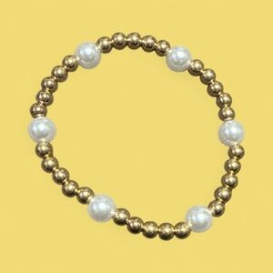 Elegant Gold and Pearl Bracelet